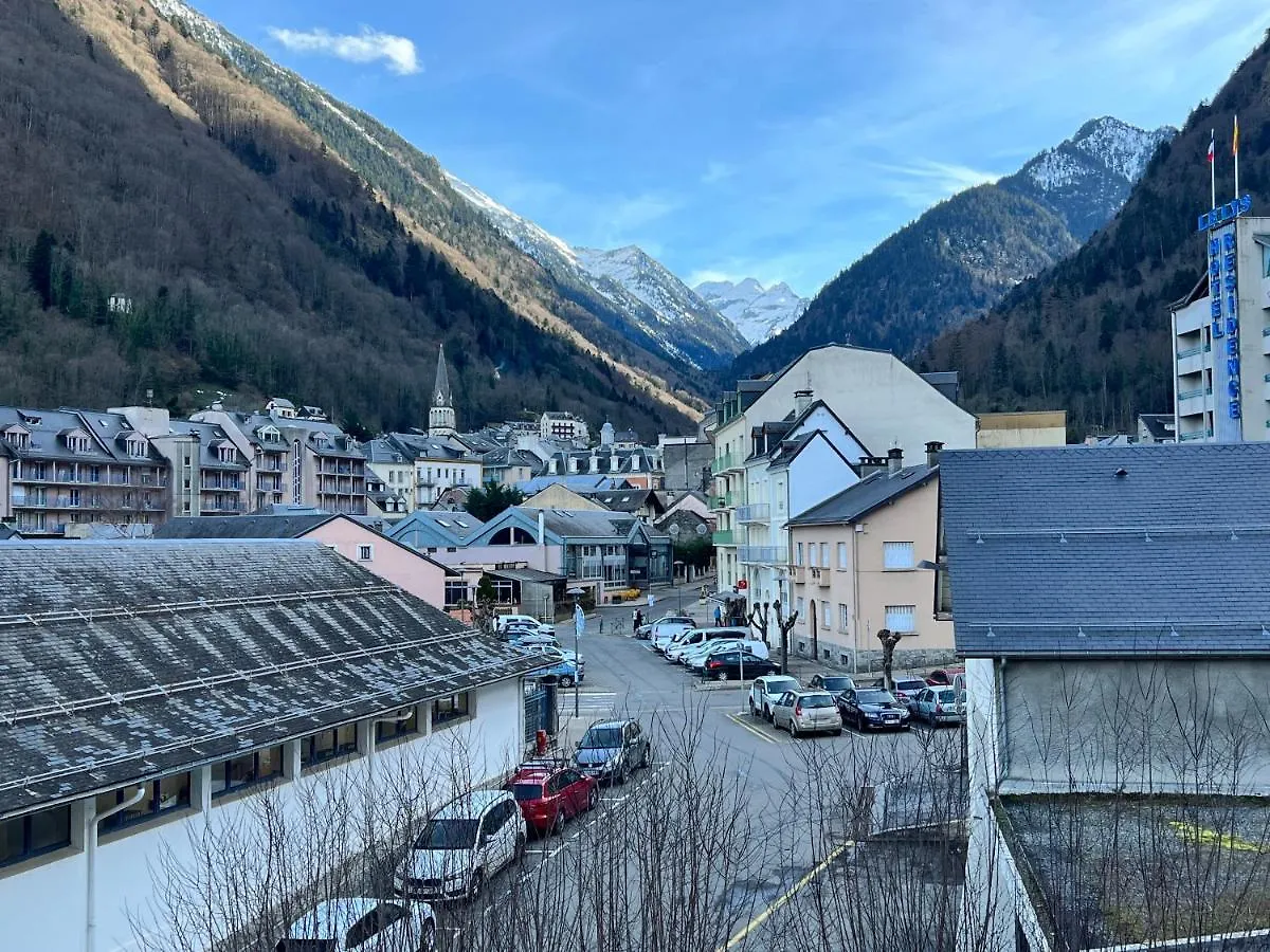 Centre ville, T2 avec terrasse et parking couvert. Cauterets Appartement