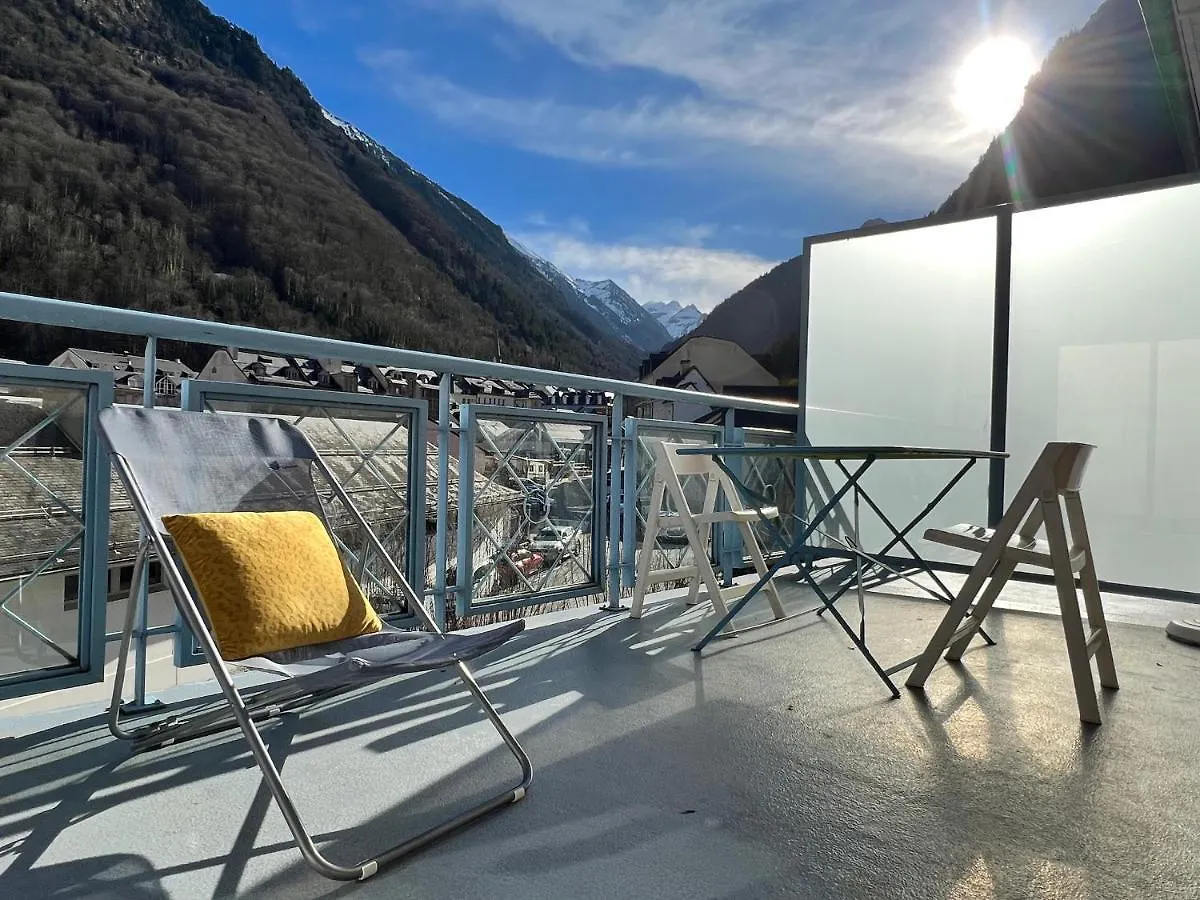 Appartement Centre ville, T2 avec terrasse et parking couvert. Cauterets