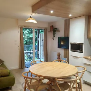 Appartement Duplex Lumineux - 40m2 - 2 - Balcon Terrasse - Parking - Entierement Renove En Mai 2024, Cauterets